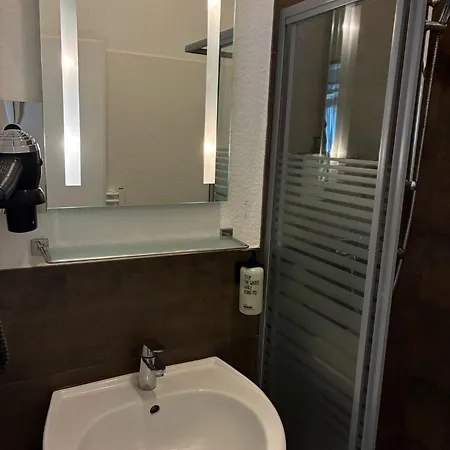 Sleepbeeone Hotel